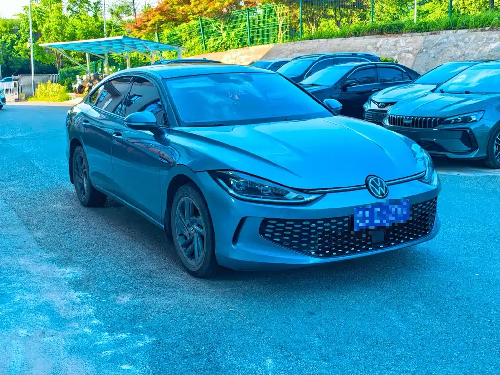 Lamando Lamando L 280 TSI DSG Dazzle Hot