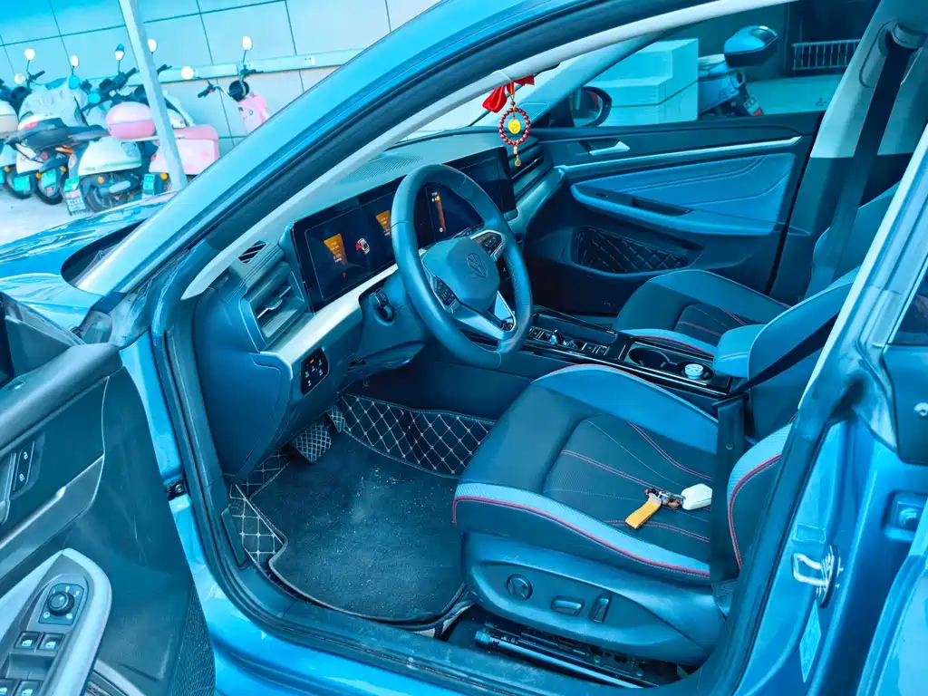Lamando Lamando L 280 TSI DSG Dazzle Hot