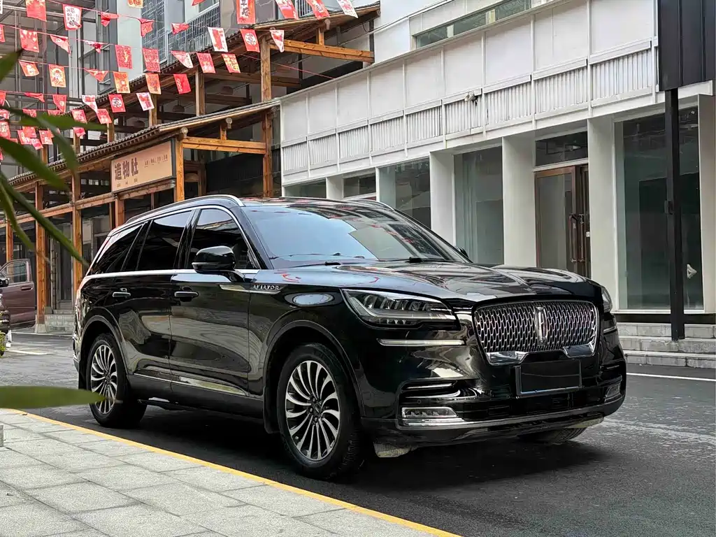 Aviator 3.0 T V6 4 WD Graceful