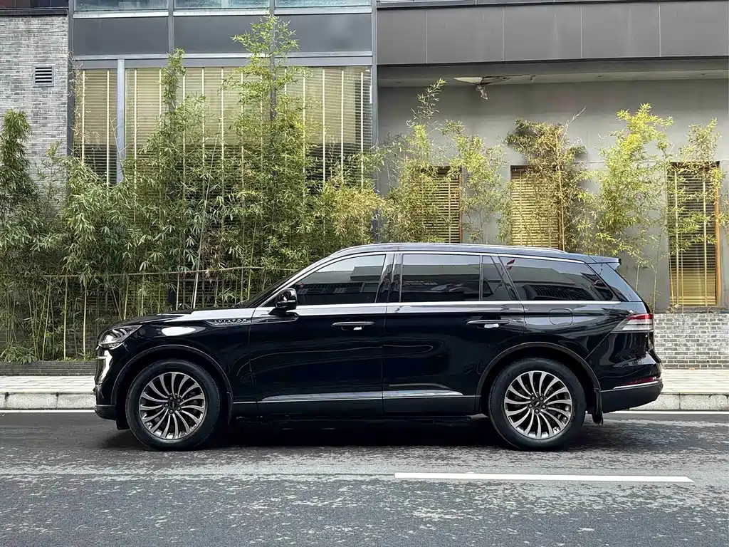 Aviator 3.0 T V6 4 WD Graceful