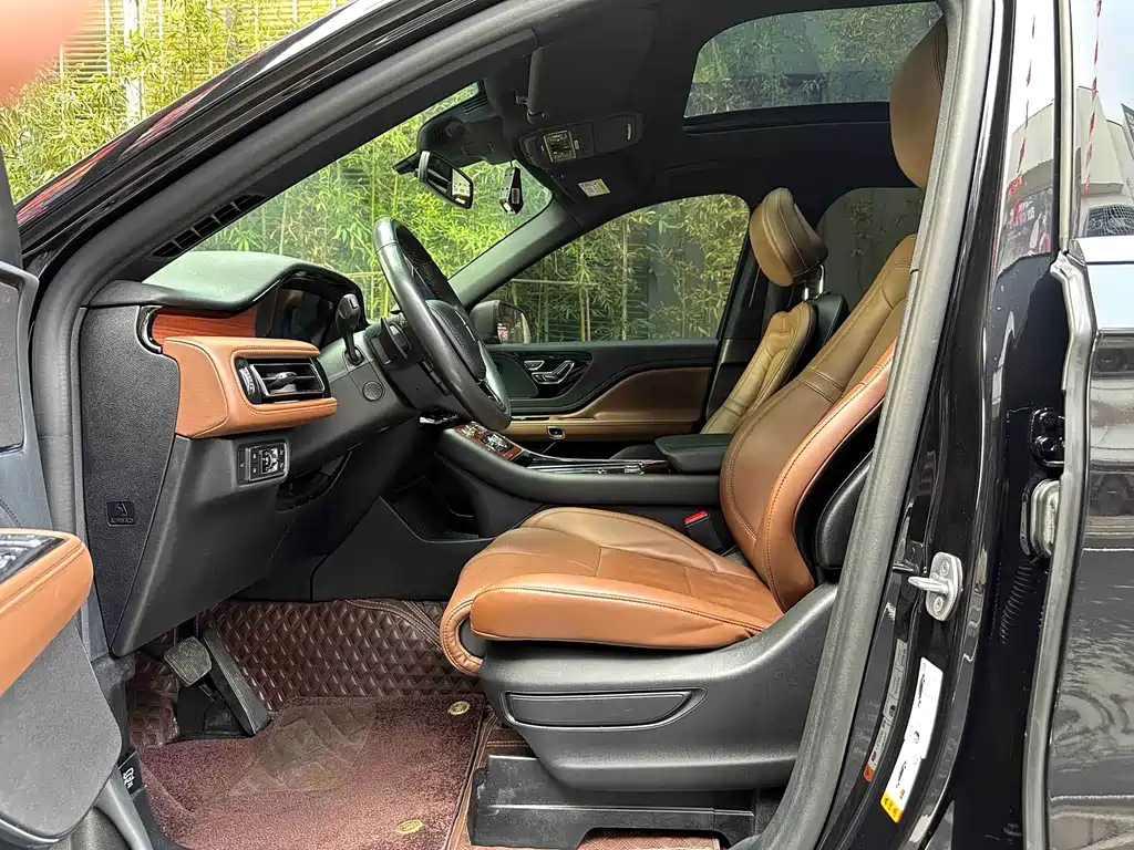 Aviator 3.0 T V6 4 WD Graceful