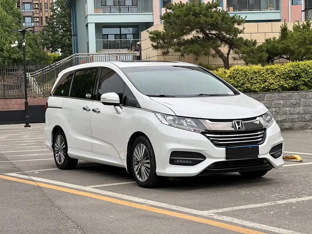 Odyssey 2.4 L Luxury