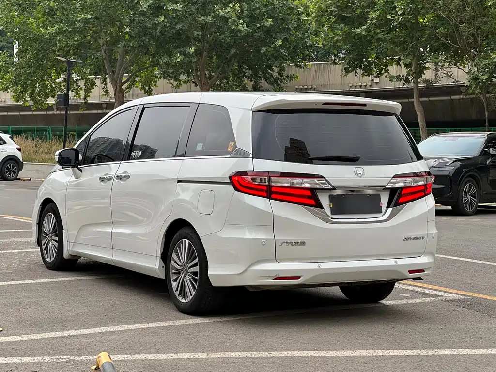 Odyssey 2.4 L Luxury