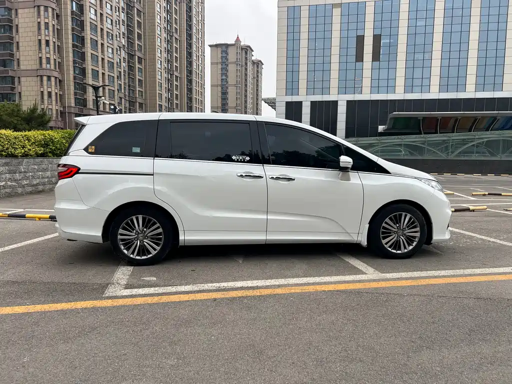 Odyssey 2.4 L Luxury