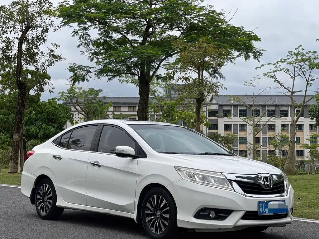Crider 1.8 L Auto Luxury