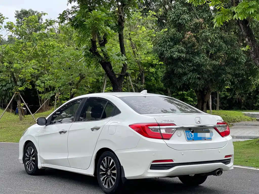 Crider 1.8 L Auto Luxury