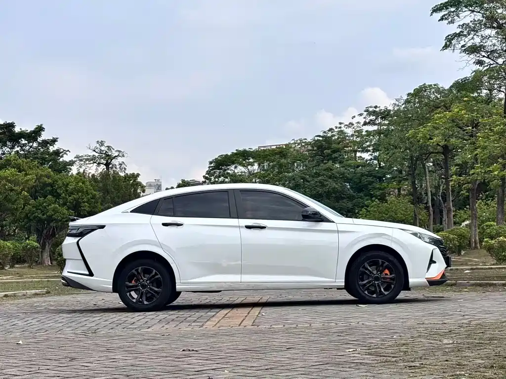 Yixuan 1.5 L Auto Glory