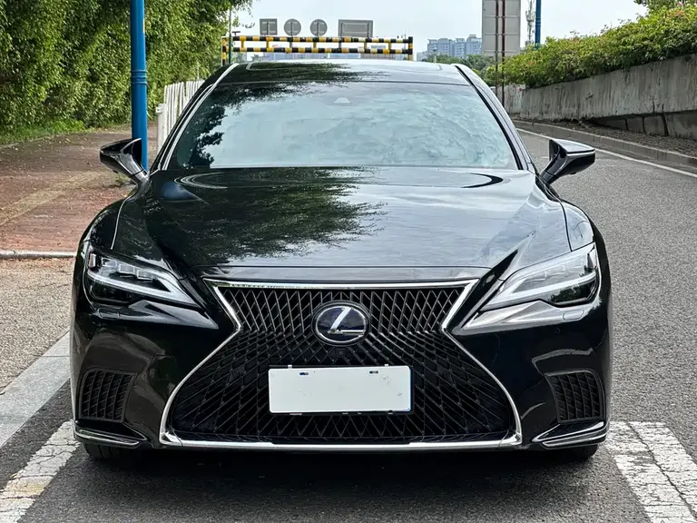 Lexus LS 500 h Premium