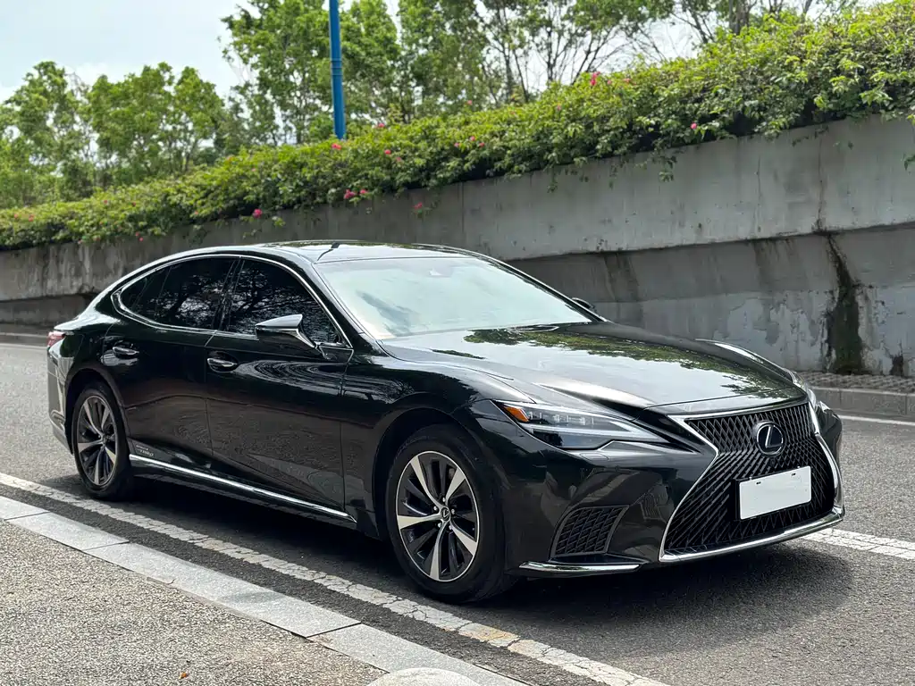 Lexus LS 500 h Premium