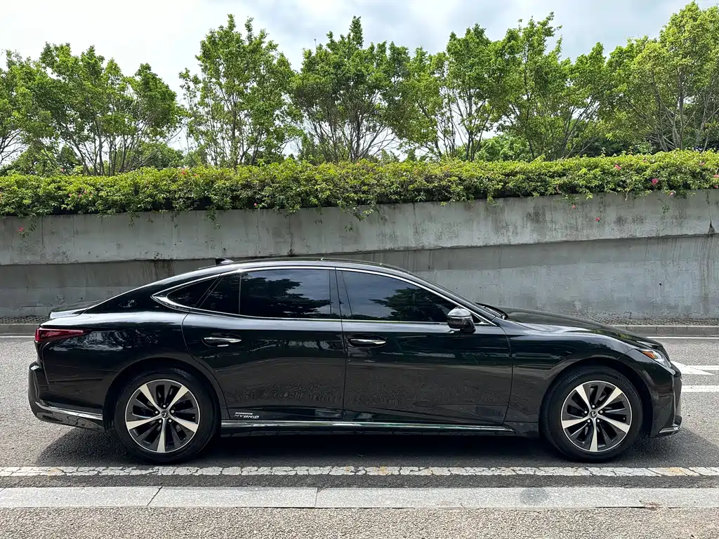 Lexus LS 500 h Premium