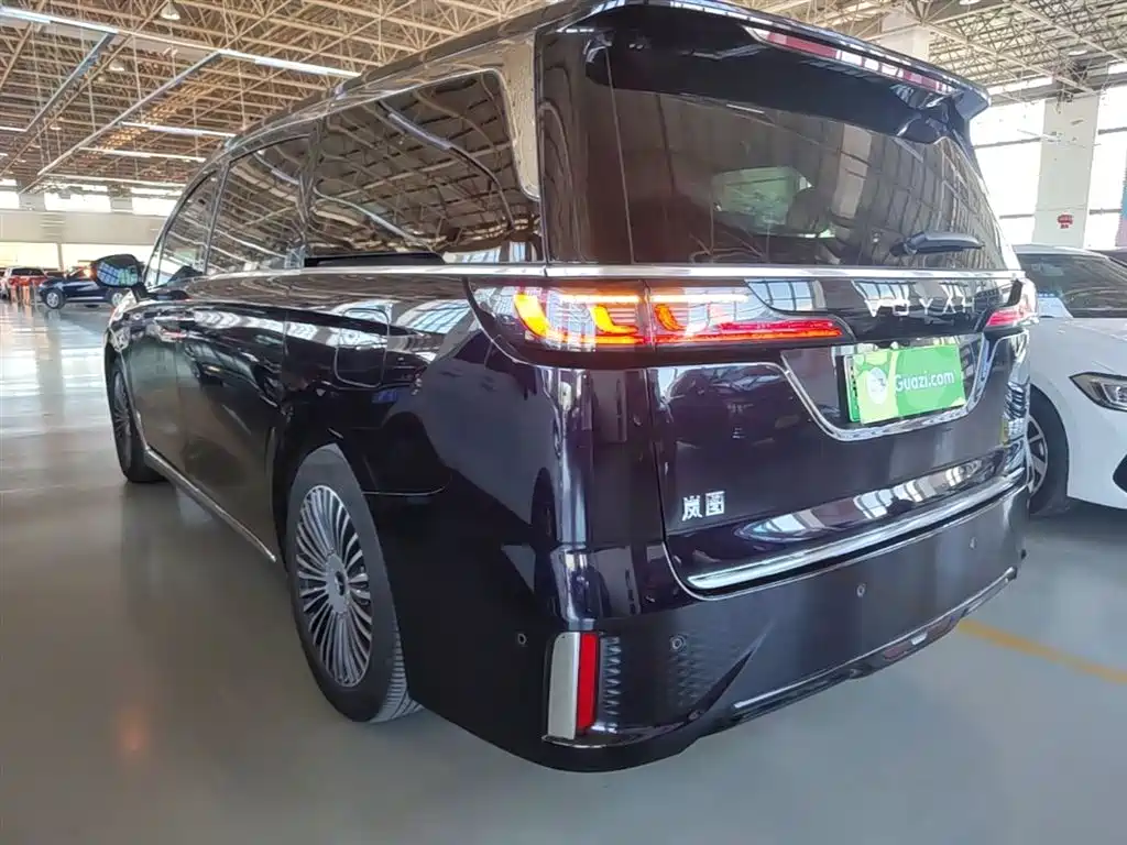Voyah Dreamer PHEV 4 WD Distinguished Kunpeng