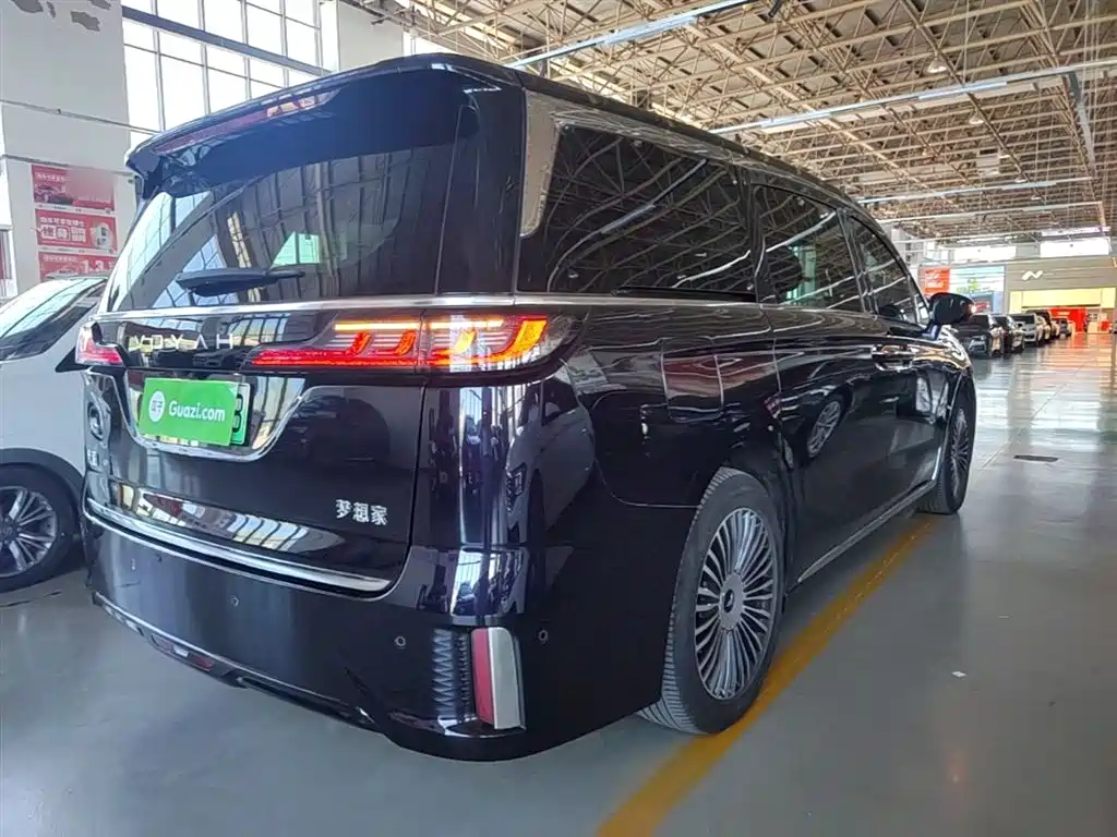 Voyah Dreamer PHEV 4 WD Distinguished Kunpeng