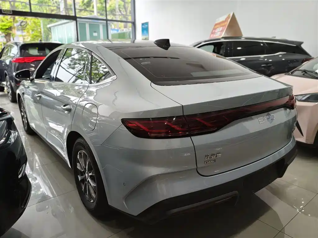 Qin L DM-i Smart Drive 80 KM Leading