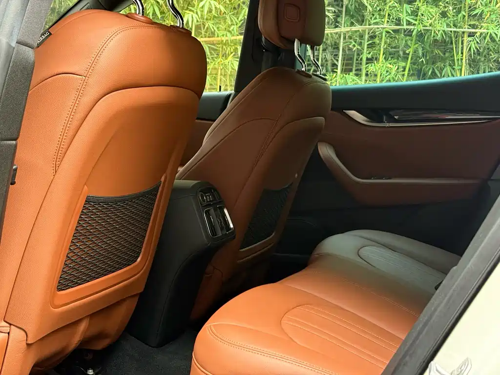 Levante 3.0 T Standard CN-V