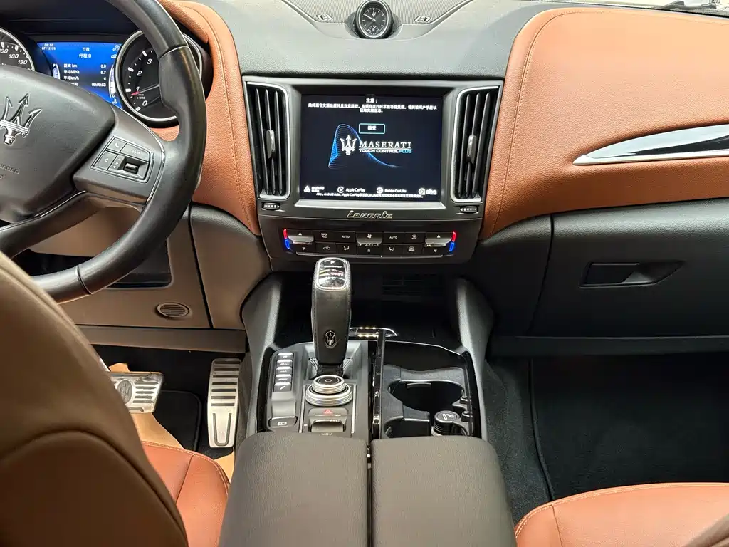 Levante 3.0 T Standard CN-V