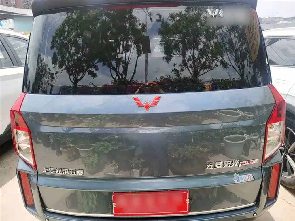 Wuling Hongguang PLUS 1.5 L Manual Standard 5-seat