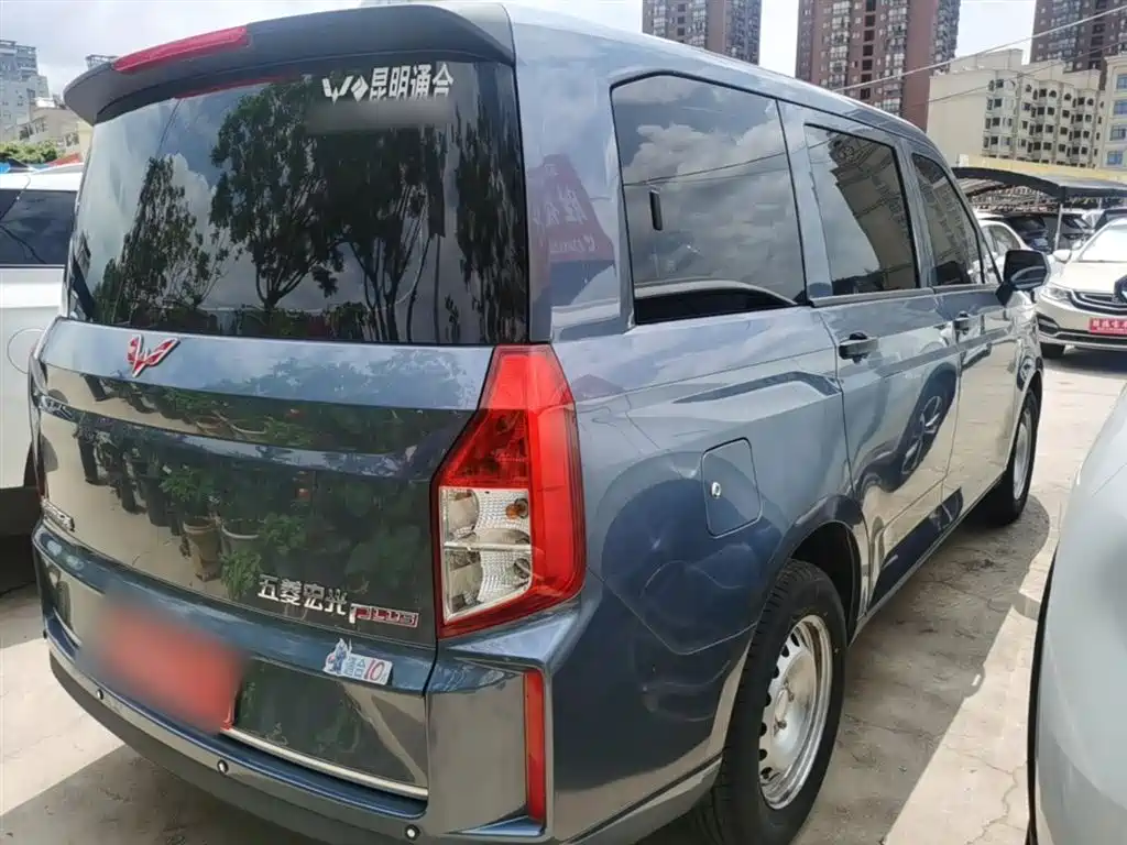 Wuling Hongguang PLUS 1.5 L Manual Standard 5-seat