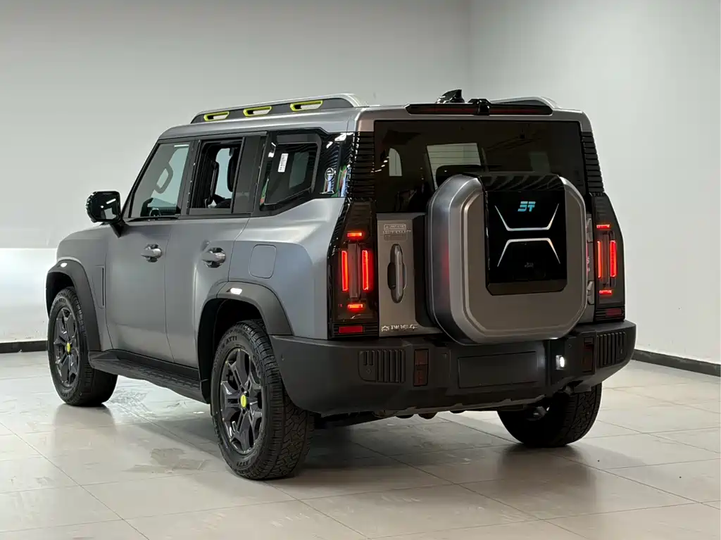 Jetour Traveller 2.0 T 4 WD Cross PRO+ Entertainment