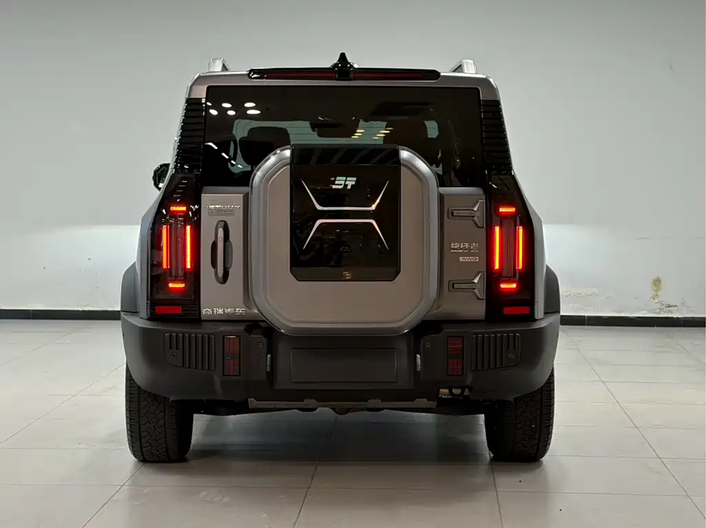 Jetour Traveller 2.0 T 4 WD Cross PRO+ Entertainment