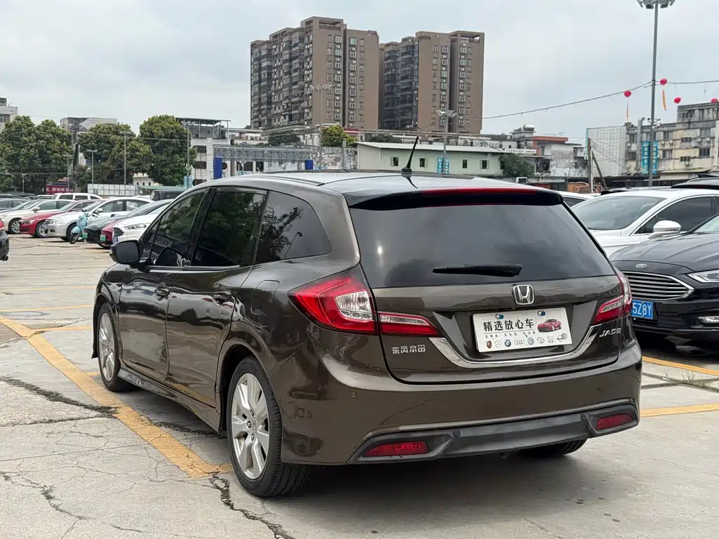 Jade 1.8 L Auto Comfort Elite 5-seat