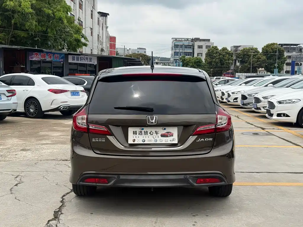 Jade 1.8 L Auto Comfort Elite 5-seat