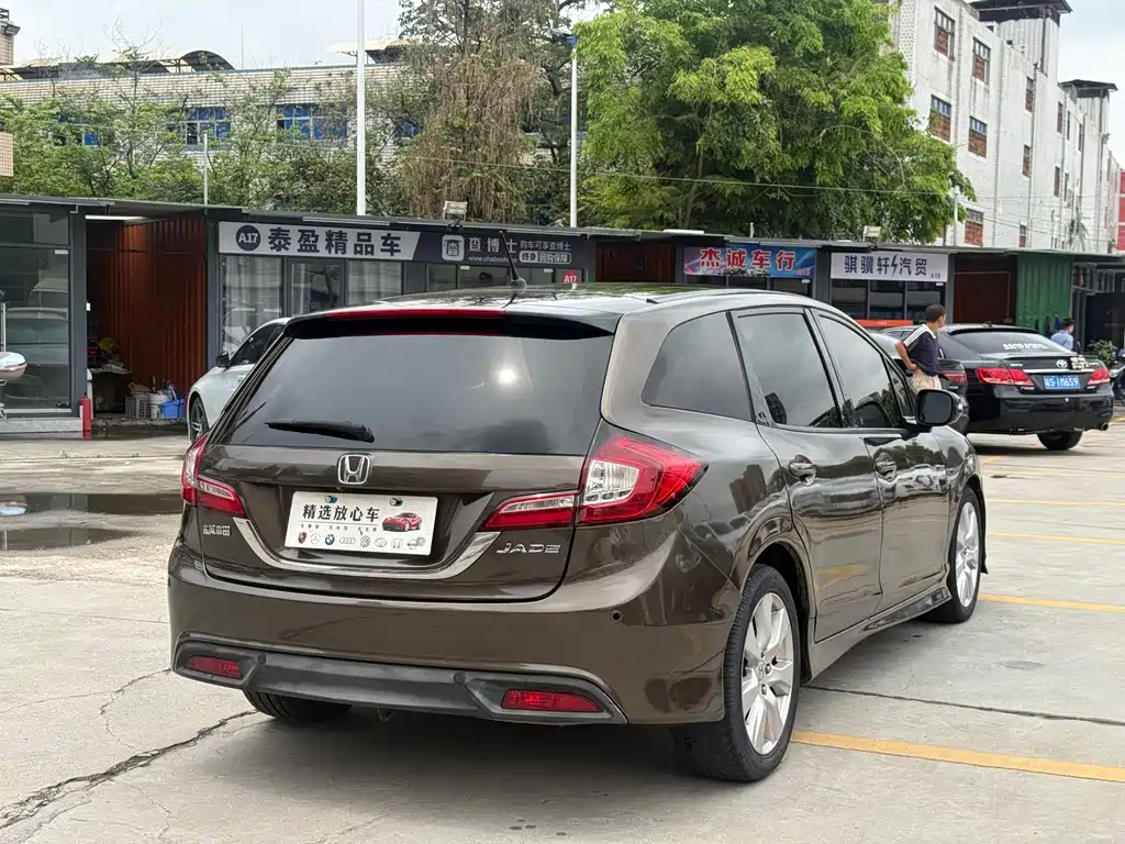 Jade 1.8 L Auto Comfort Elite 5-seat