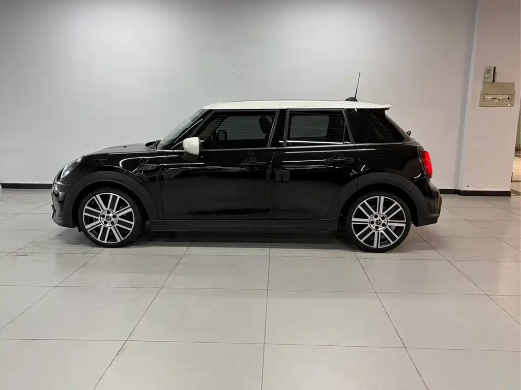 MINI 2.0 T COOPER S Artist 5-door