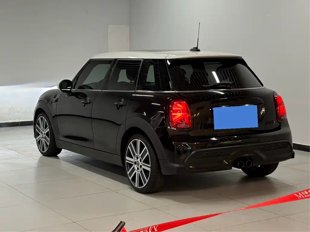 MINI 2.0 T COOPER S Artist 5-door