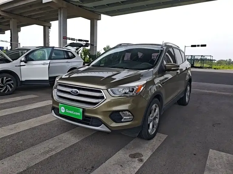 Ford Kuga EcoBoost 180 2 WD Platinum Wing