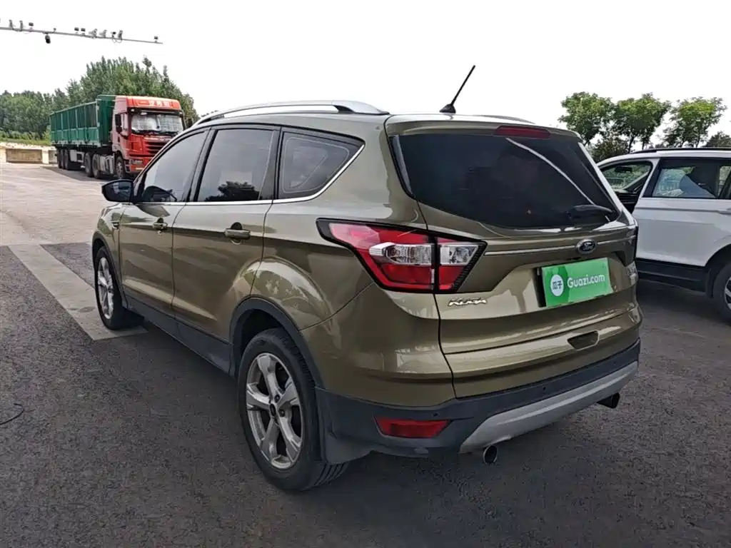 Kuga EcoBoost 180 2 WD Platinum Wing