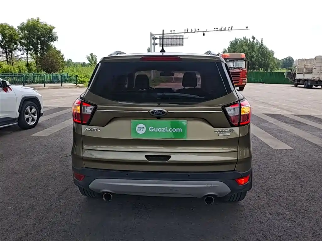 Kuga EcoBoost 180 2 WD Platinum Wing