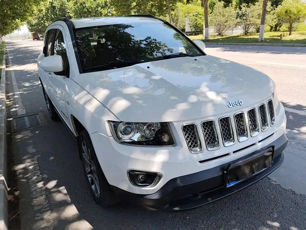 Compass (Import) 指南者进口 2014款 改款 2.4 L 四驱豪华版