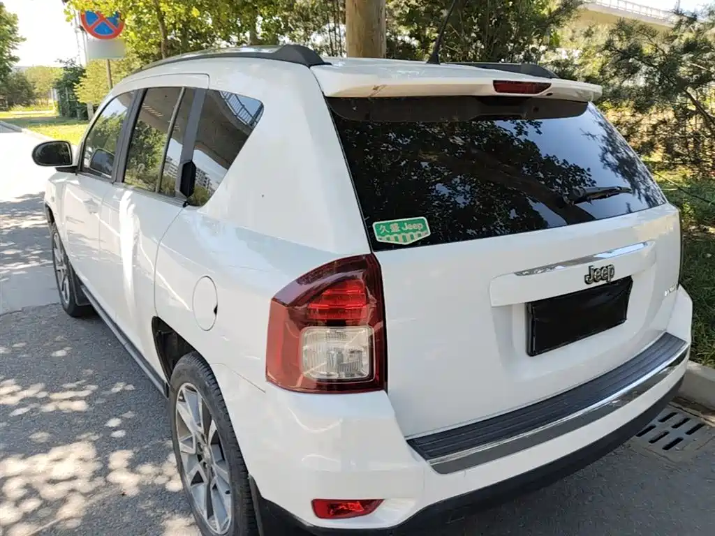 Compass (Import) 指南者进口 2014款 改款 2.4 L 四驱豪华版