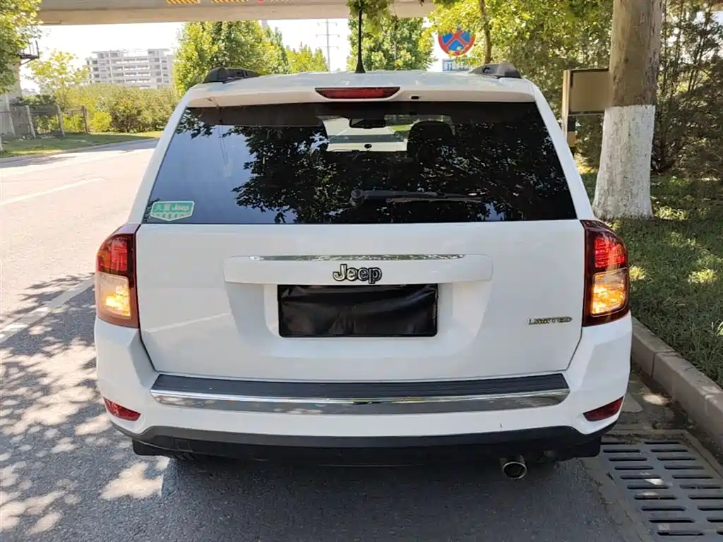 Compass (Import) 指南者进口 2014款 改款 2.4 L 四驱豪华版