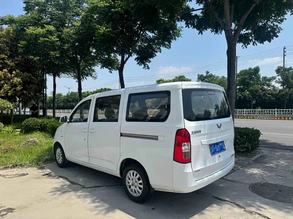 Wuling Rongguang V 1.5 L Standard