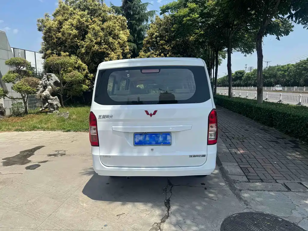 Wuling Rongguang V 1.5 L Standard