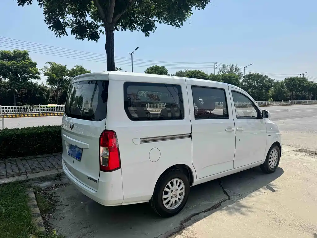 Wuling Rongguang V 1.5 L Standard