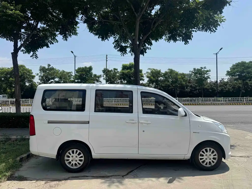 Wuling Rongguang V 1.5 L Standard