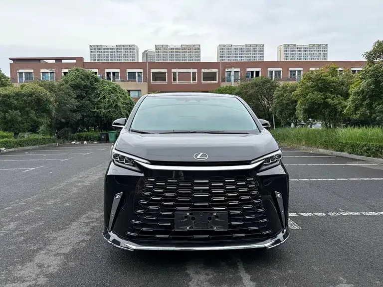 Lexus LM 500 h 6-seat Supreme