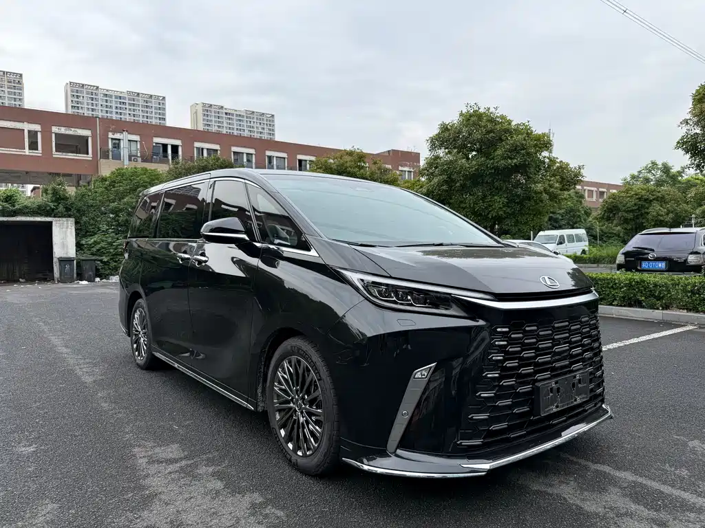 Lexus LM 500 h 6-seat Supreme
