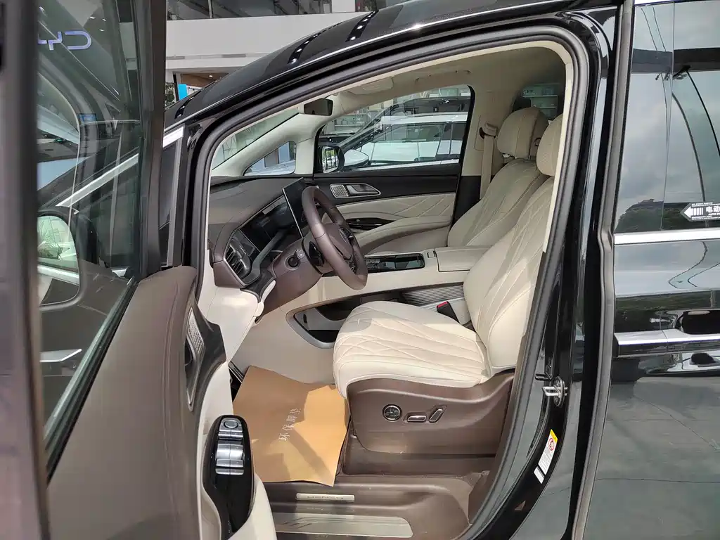 Denza D9 DM-i Smart Drive 1020 4 WD Flagship