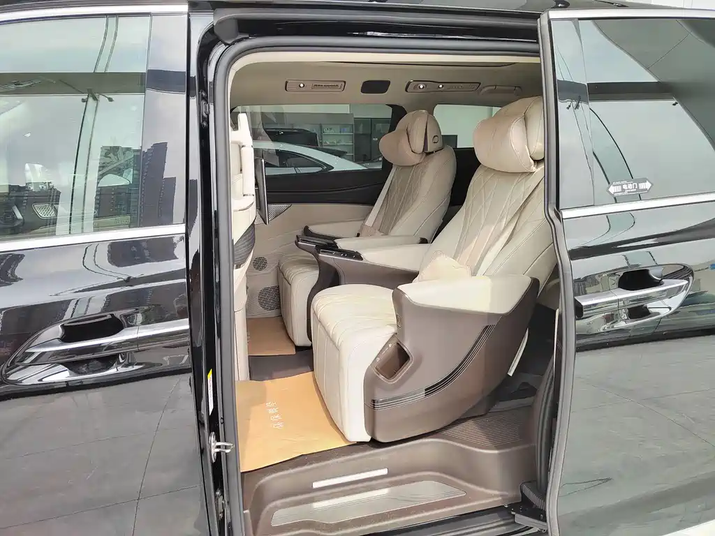 Denza D9 DM-i Smart Drive 1020 4 WD Flagship
