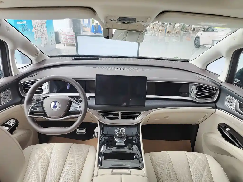 Denza D9 DM-i Smart Drive 1020 4 WD Flagship