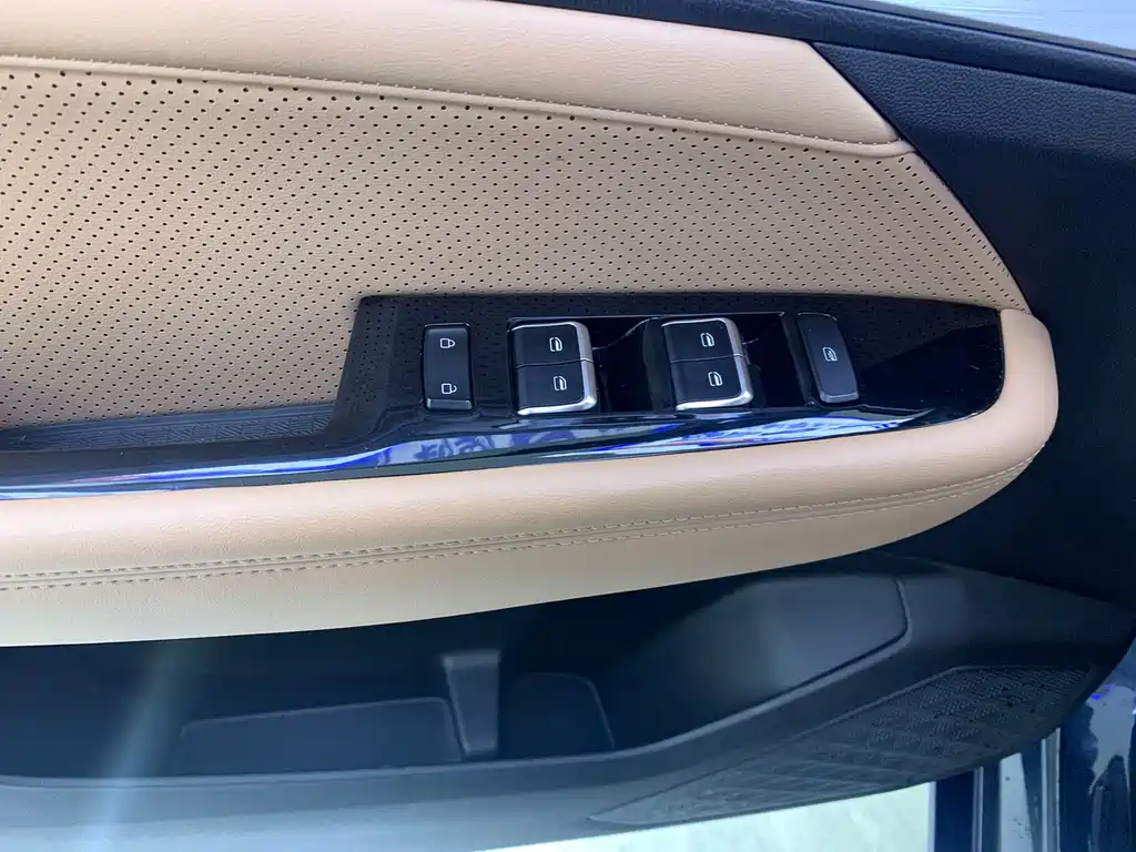 Wuling Jiachen 1.5 T CVT Premium Flagship