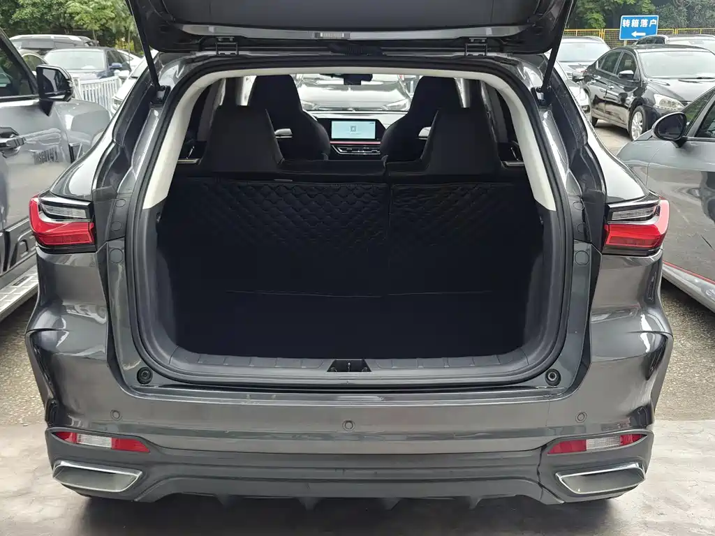 Changan Oshan X5 1.6 L CVT Distinguished