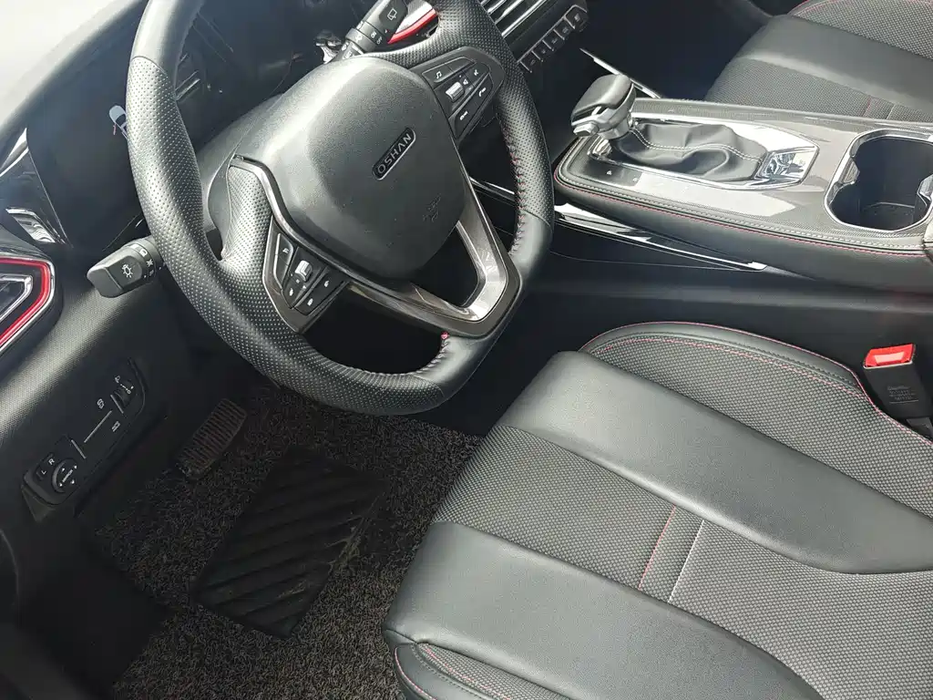 Changan Oshan X5 1.6 L CVT Distinguished