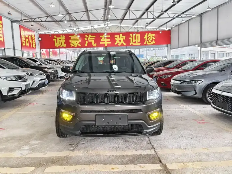 Jeep Compass 220 T Auto