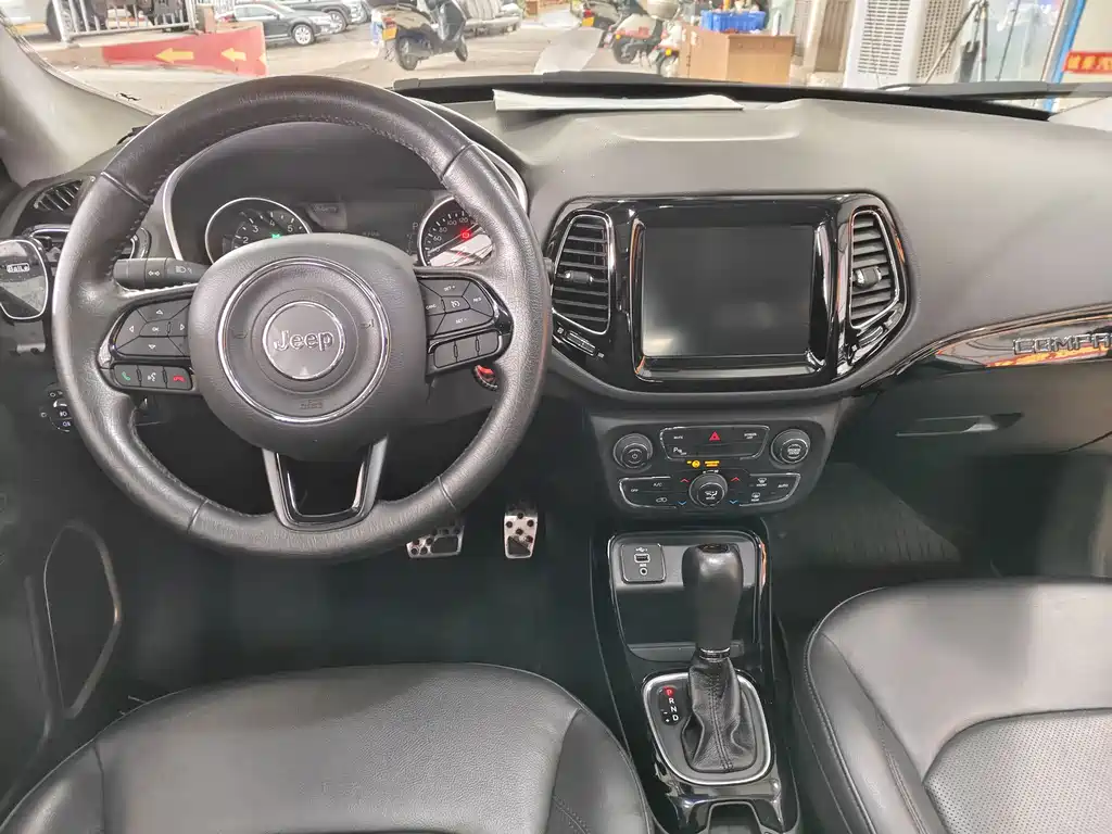 Compass 220 T Auto