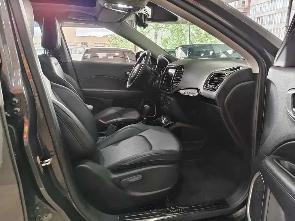 Compass 220 T Auto
