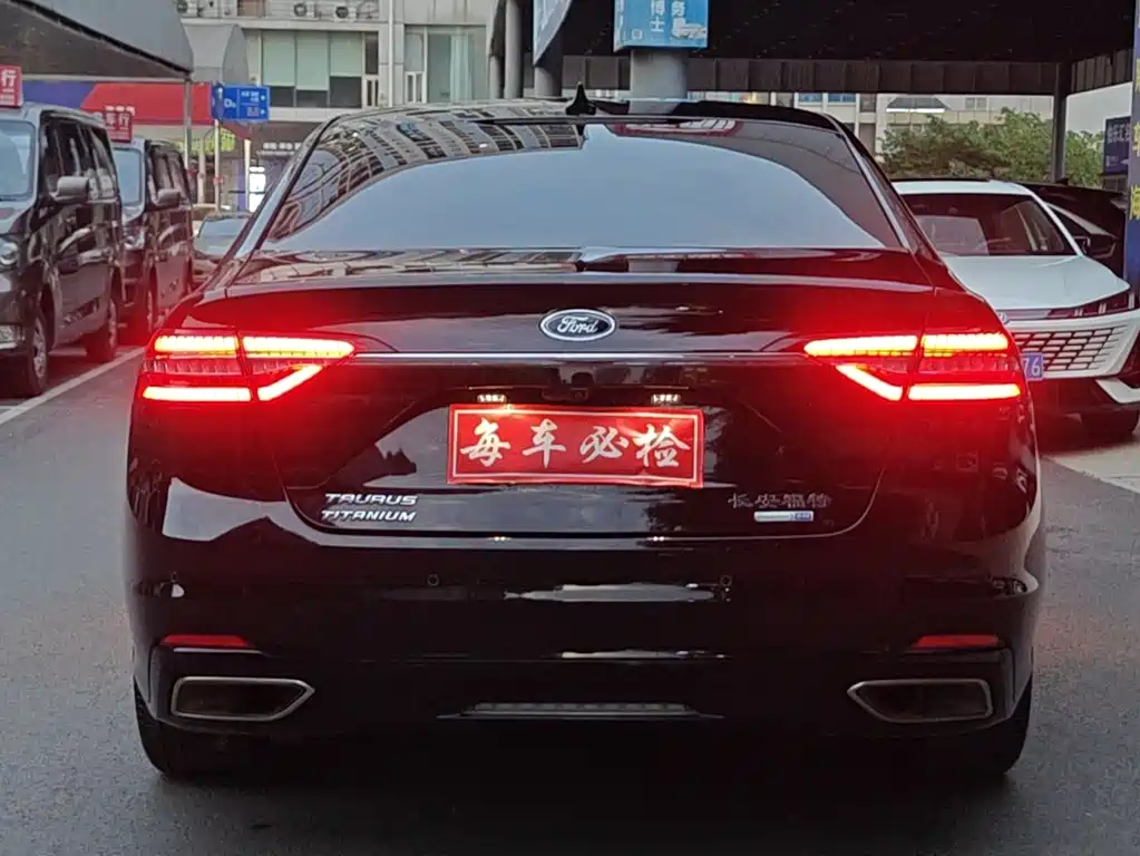 Taurus EcoBoost 245 Premium